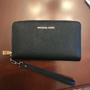 Michael Kors Jet Set Travel Wallet